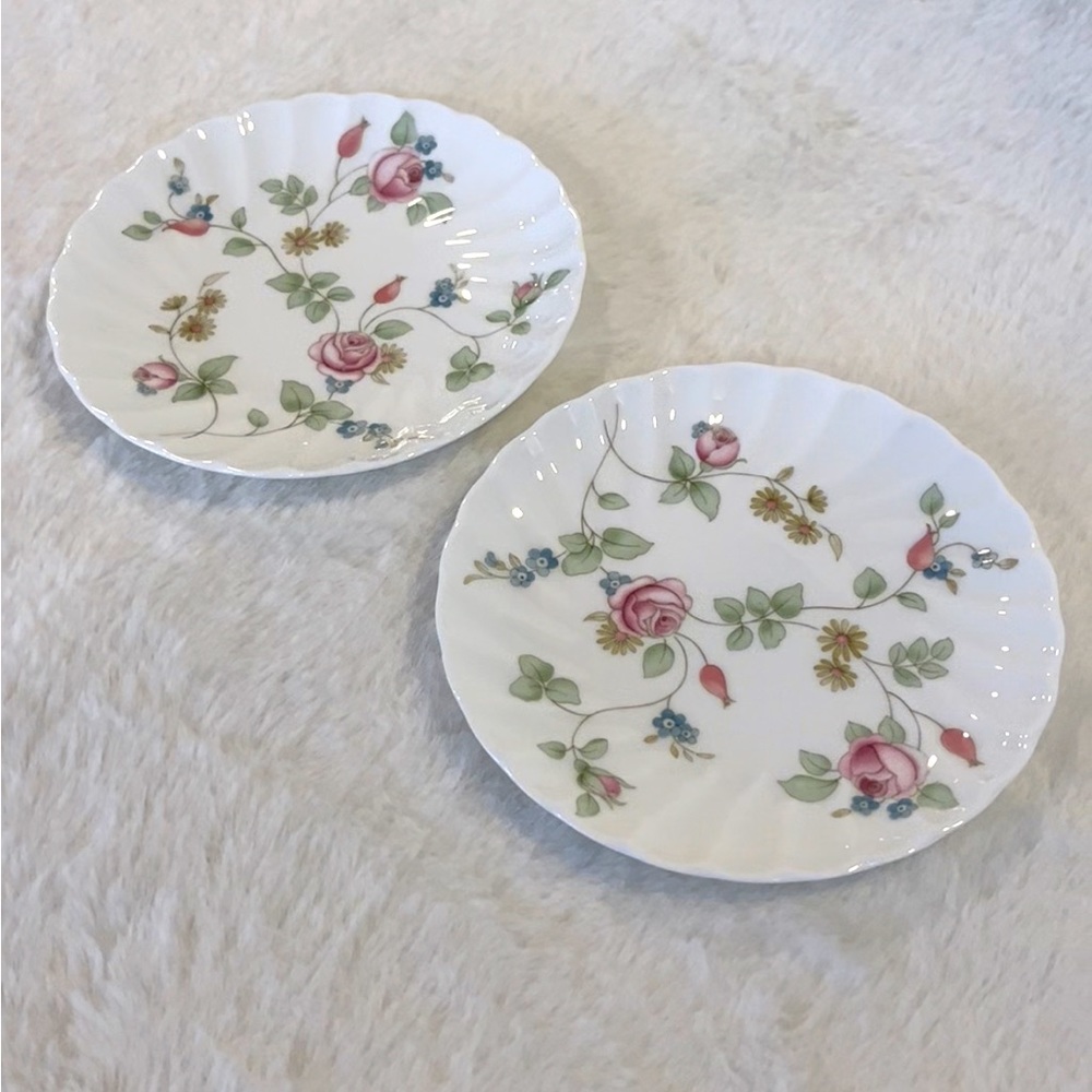 Set of 2 wedgwood rosehip porcelain